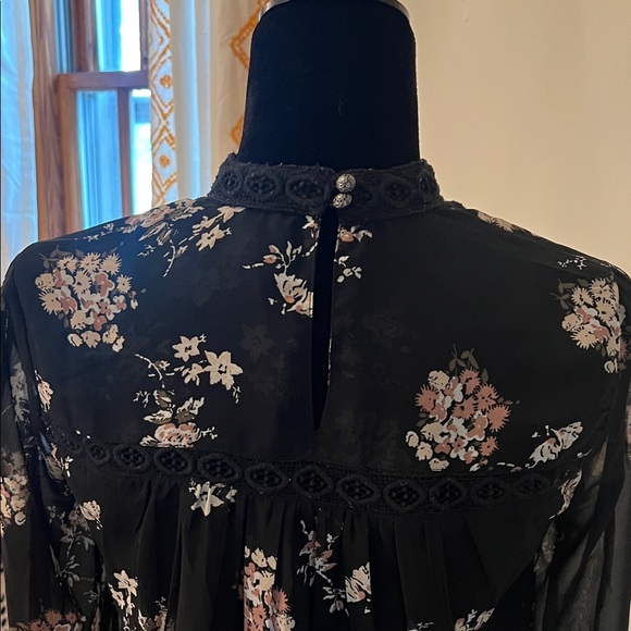 Lucky Brand Sheer Floral Black Blouse - Picture 9 of 9
